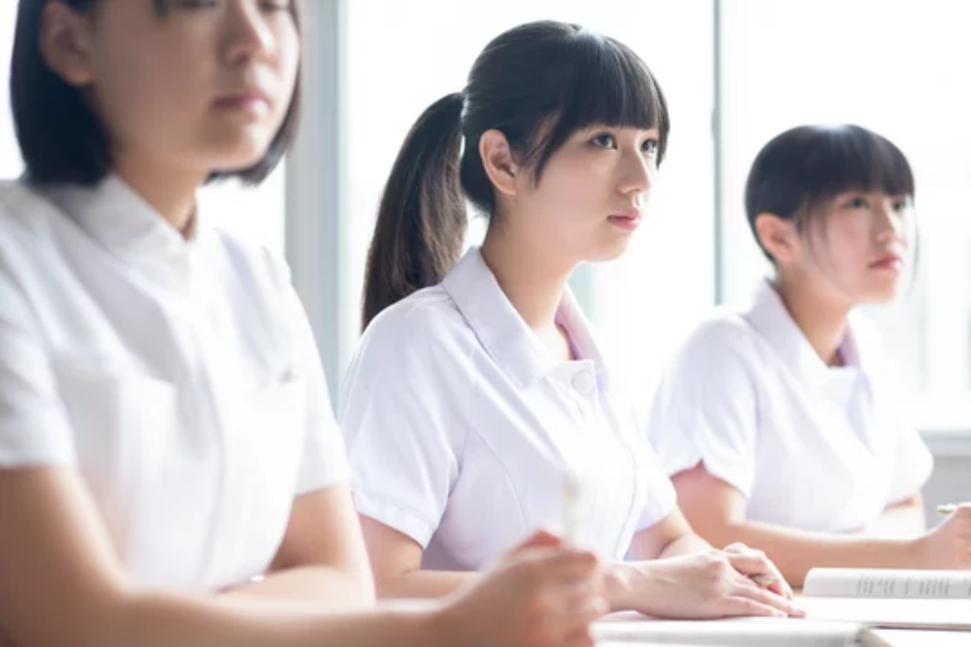 看護師の学習風景